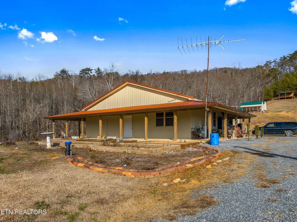 Photo of 336 Cloud Creek Rd, Rogersville, TN 37857 (MLS # 1328461)