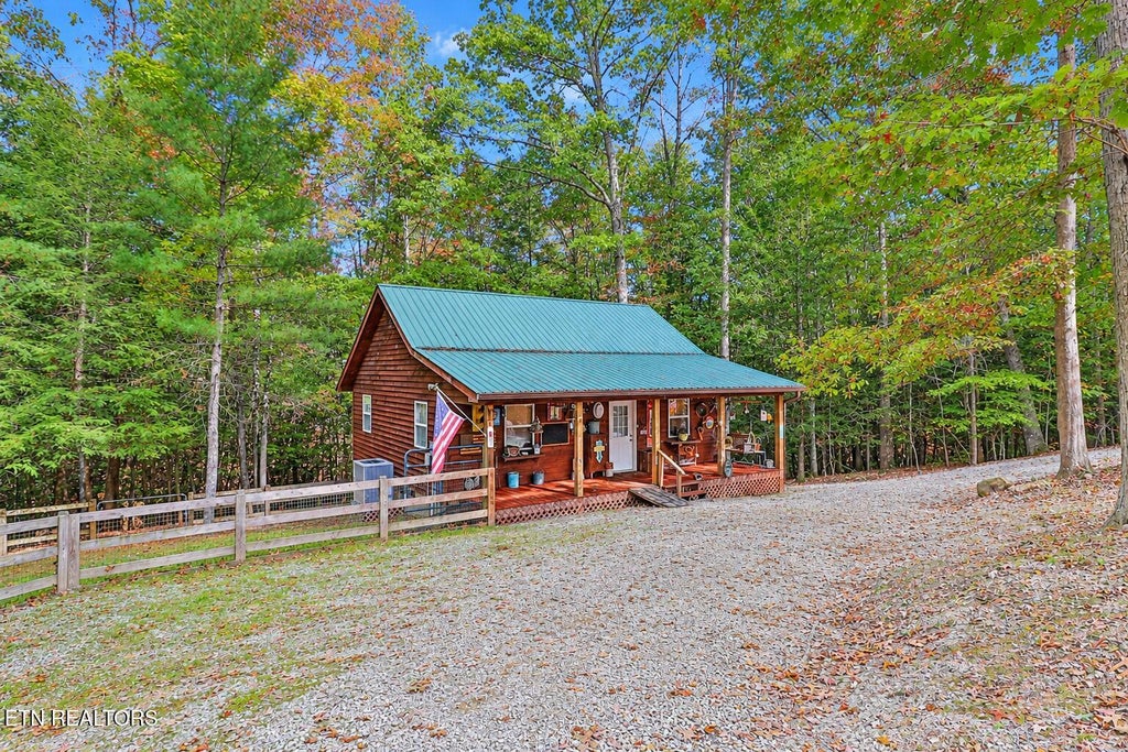 Photo of 728 Deer Haven Tr, Jamestown, TN 38556 (MLS # 1360020)