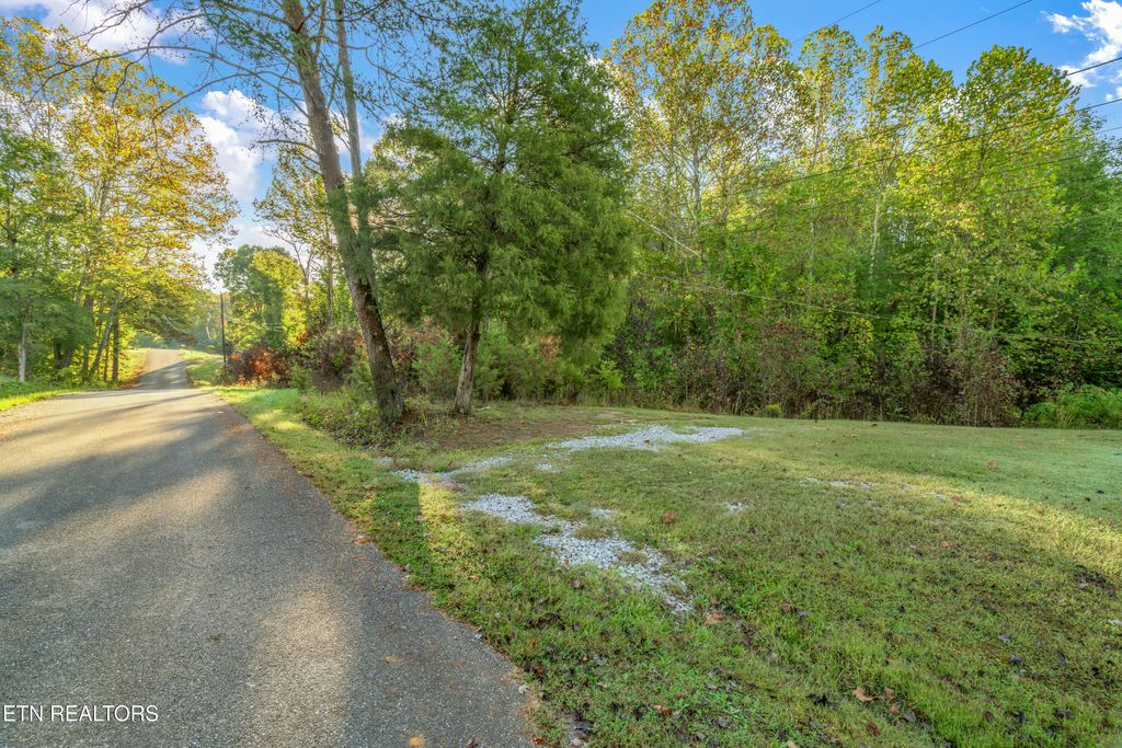 Photo of Brownlow Circle, Rockwood, TN 37854 (MLS # 1318071)