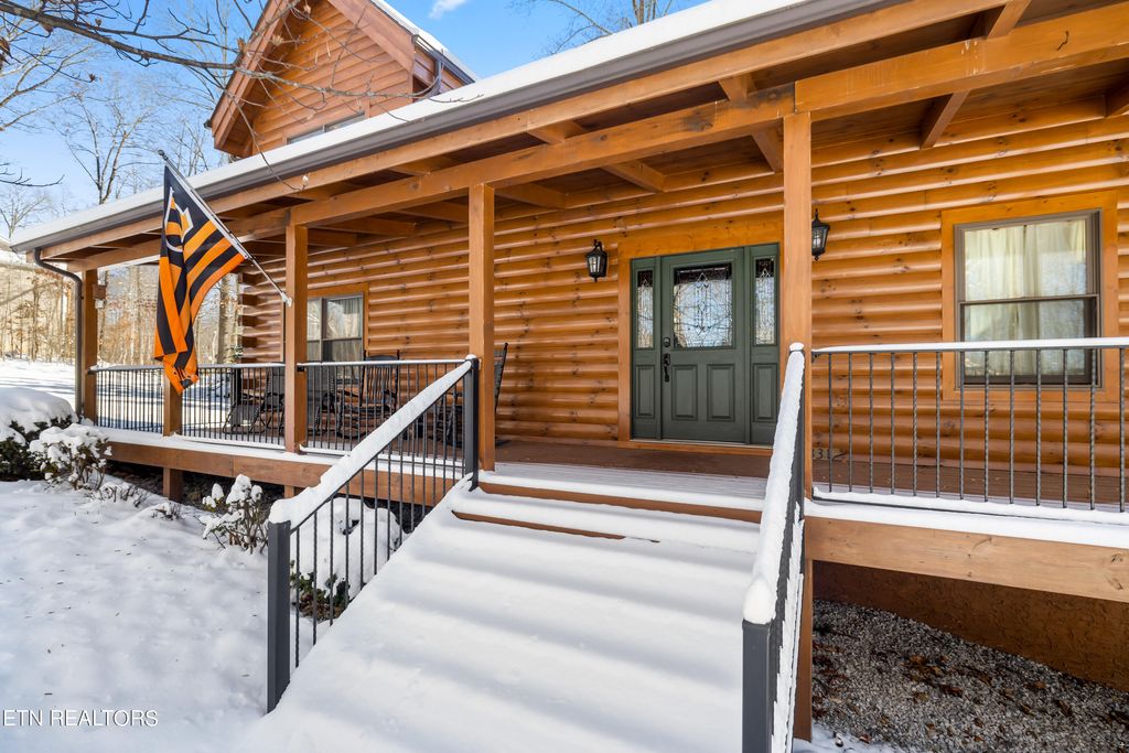 Photo of 331 Tanzanite Tr, New Tazewell, TN 37825 (MLS # 1251154)