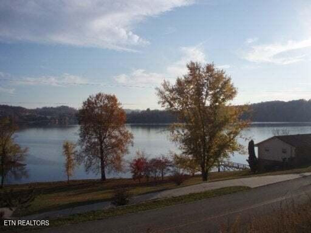 Photo of 2 Bowman Bend Rd, Harriman, TN 37748 (MLS # 1320334)