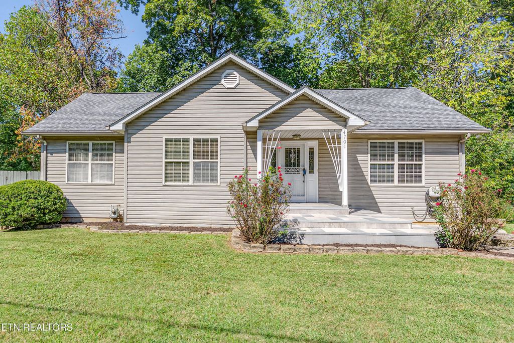Photo of 4701 Skyline Drive, Knoxville, TN 37914 (MLS # 1318062)