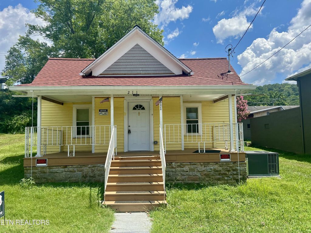 Photo of 211 Kingston Ave, Oliver Springs, TN 37840 (MLS # 1309573)