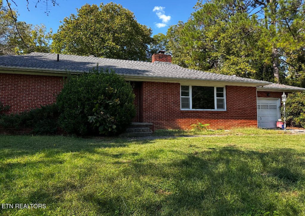 Photo of 2064 Chapman Highway Hwy, Sevierville, TN 37876 (MLS # 1316197)