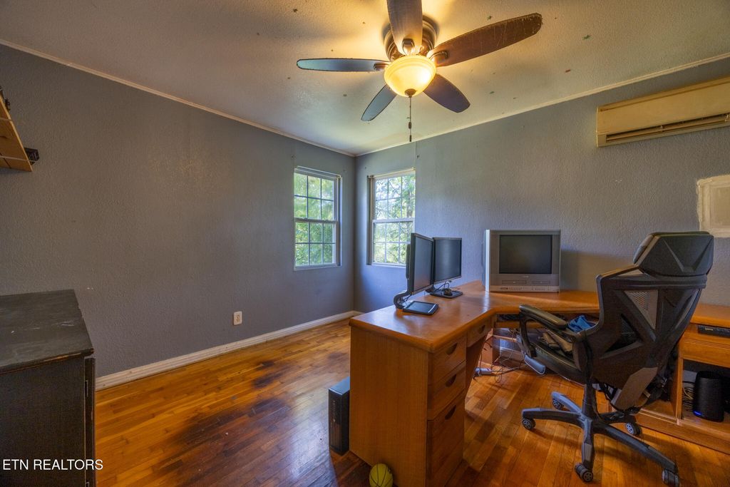 Photo of 1113 Mccaslin Ave, Sweetwater, TN 37874 (MLS # 1315031)