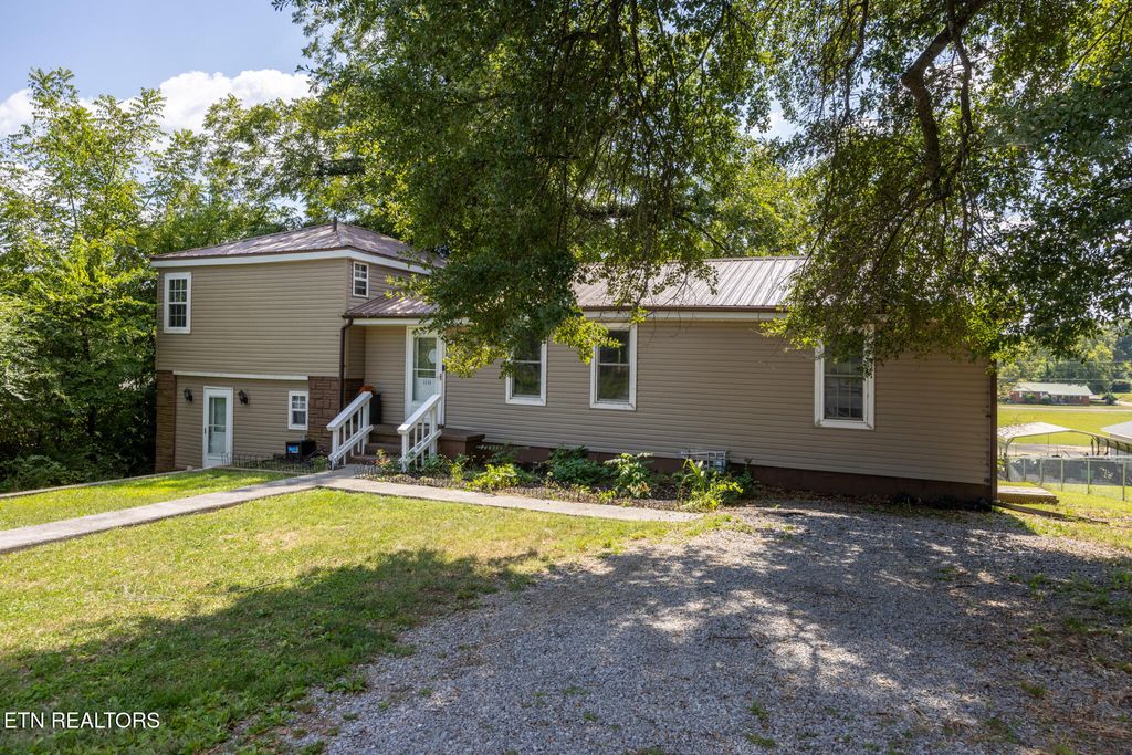 Photo of 1113 Mccaslin Ave, Sweetwater, TN 37874 (MLS # 1315031)