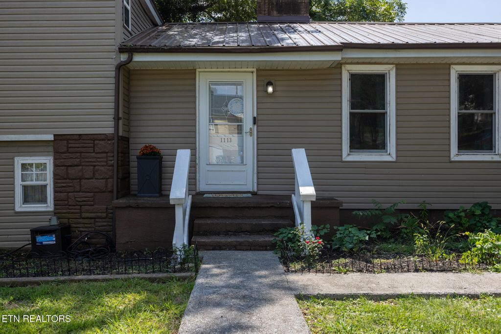 Photo of 1113 Mccaslin Ave, Sweetwater, TN 37874 (MLS # 1315031)