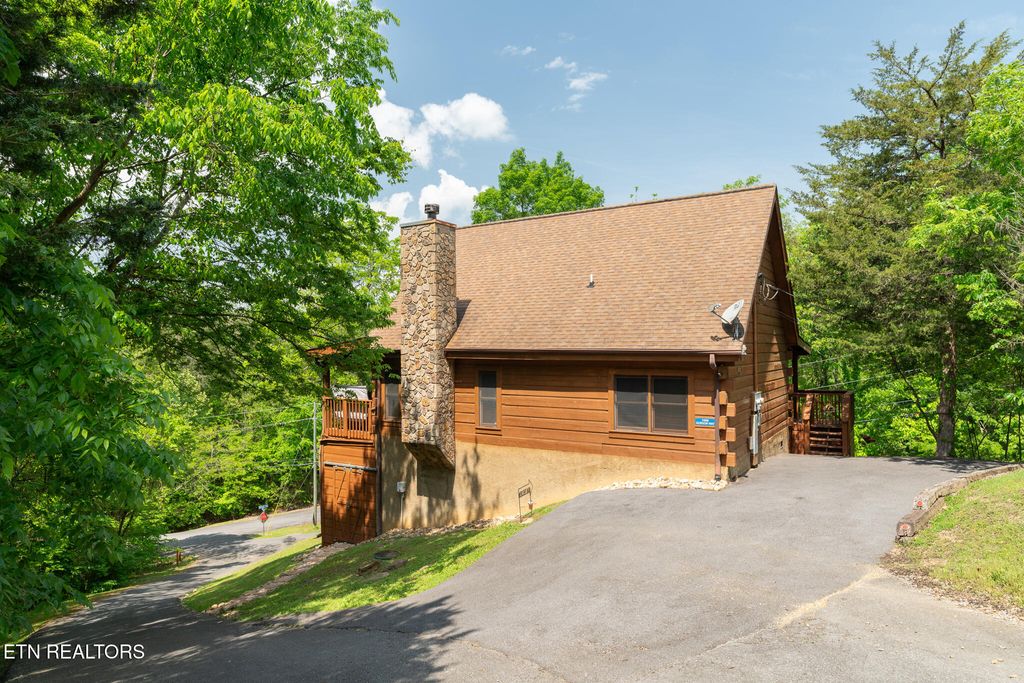 Photo of 1006 Gordon Way, Sevierville, TN 37876 (MLS # 1283303)