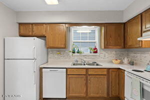 Knoxville, Tennessee 37918, United States, 2 Bedrooms Bedrooms, ,2 BathroomsBathrooms,Residential,Pending,122495