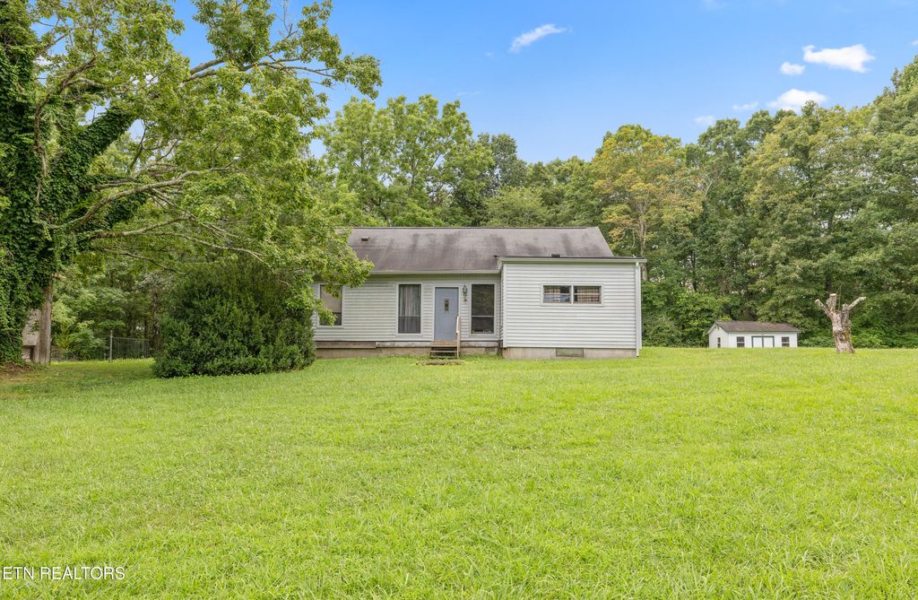 Photo of 266 Dogwood Rd, Rockwood, TN 37854 (MLS # 1310238)