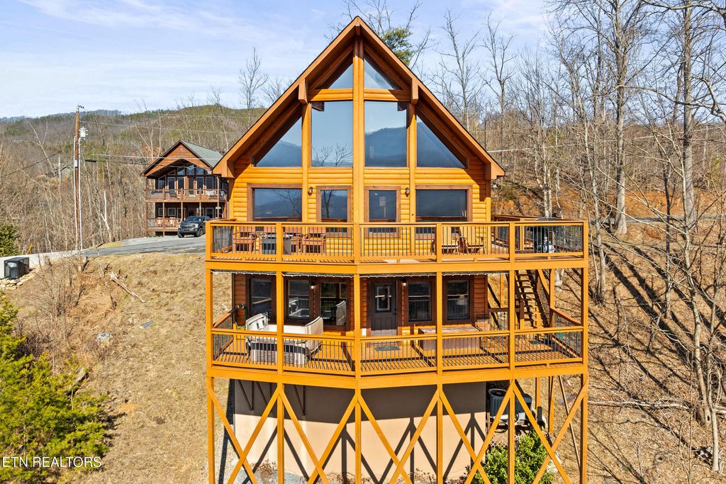 Photo of 829 Red Fox Trl Trl, Gatlinburg, TN 37738 (MLS # 1288344)