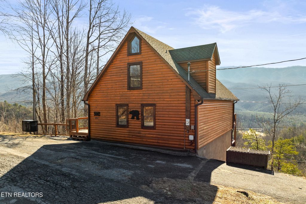Photo of 829 Red Fox Trl Trl, Gatlinburg, TN 37738 (MLS # 1288344)