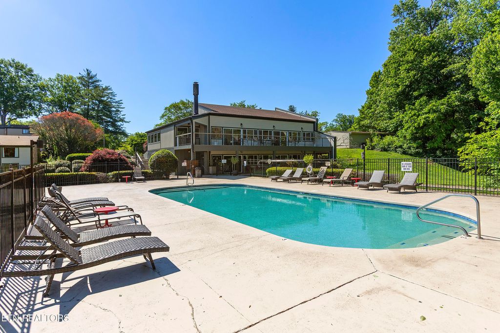 Photo of 1954 Cherokee Bluff Drive, Knoxville, TN 37920 (MLS # 1340827)
