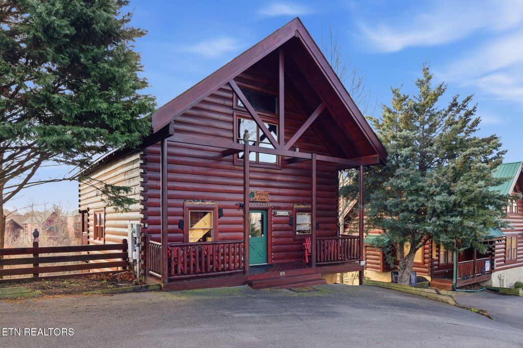 Photo of 1091 Towering Oaks Drive, Sevierville, TN 37876 (MLS # 1332020)