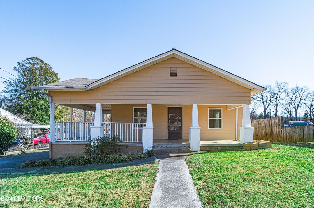 Photo of 2222 Woodrow Drive, Knoxville, TN 37918 (MLS # 1329402)