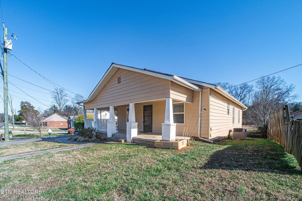 Photo of 2222 Woodrow Drive, Knoxville, TN 37918 (MLS # 1329402)