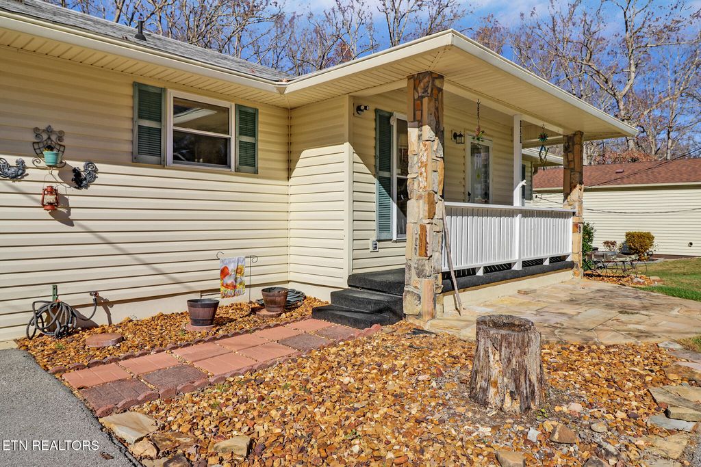 Photo of 129 Lakeshire Drive, Crossville, TN 38558 (MLS # 1322399)