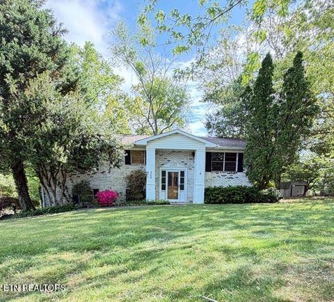 Photo of 306 Sherwood Drive, Maryville, TN 37801 (MLS # 1337255)