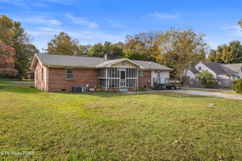 Tiny photo for 633 Monroe St, Madisonville, TN 37354 (MLS # 1360467)