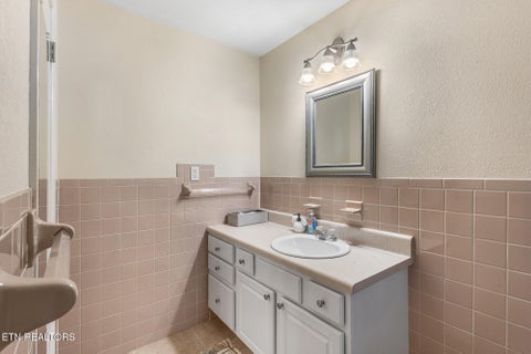 Tiny photo for 633 Monroe St, Madisonville, TN 37354 (MLS # 1360467)