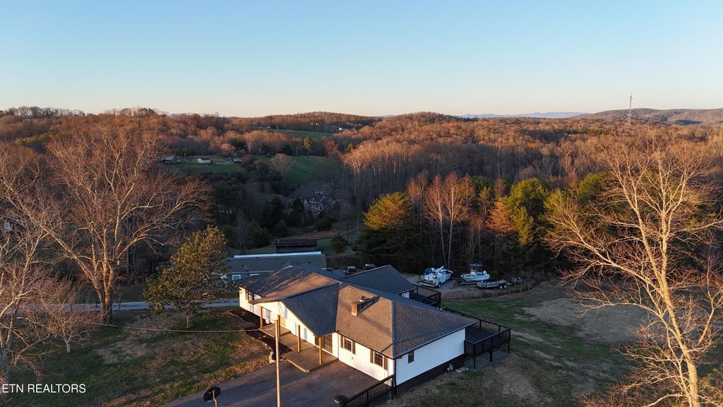 Photo of 328 Peach Orchard Rd Rd, Clinton, TN 37716 (MLS # 1321551)
