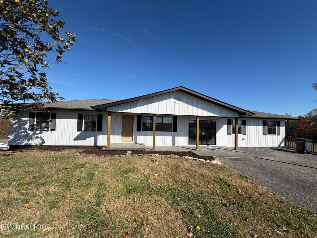 Photo of 328 Peach Orchard Rd Rd, Clinton, TN 37716 (MLS # 1321551)