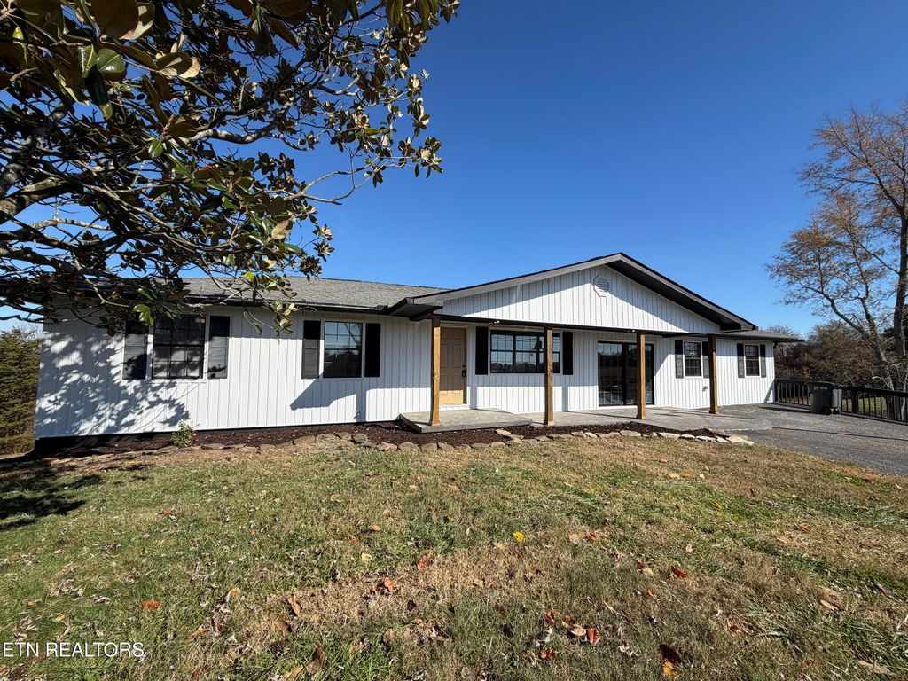 Photo of 328 Peach Orchard Rd Rd, Clinton, TN 37716 (MLS # 1321551)