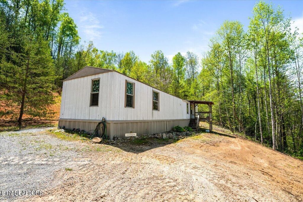 Photo of 2332 Cove Pointe Rd, LaFollette, TN 37766 (MLS # 1336625)