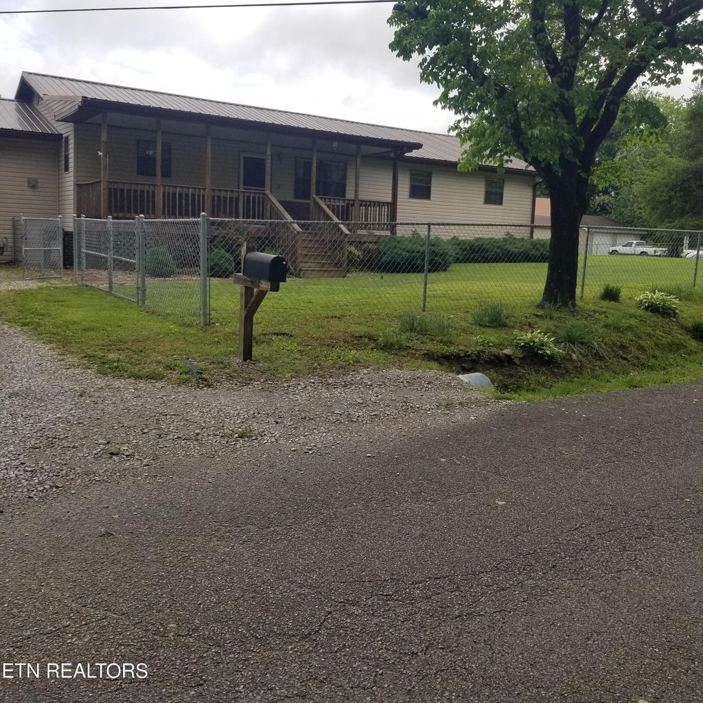 Photo of 206 Woods Rd, Oliver Springs, TN 37840 (MLS # 1262221)