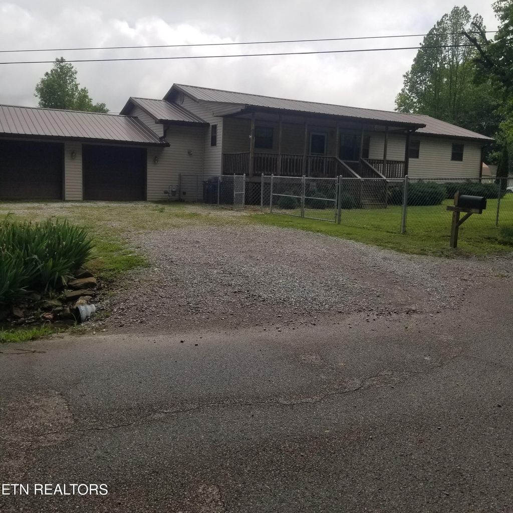Photo of 206 Woods Rd, Oliver Springs, TN 37840 (MLS # 1262221)