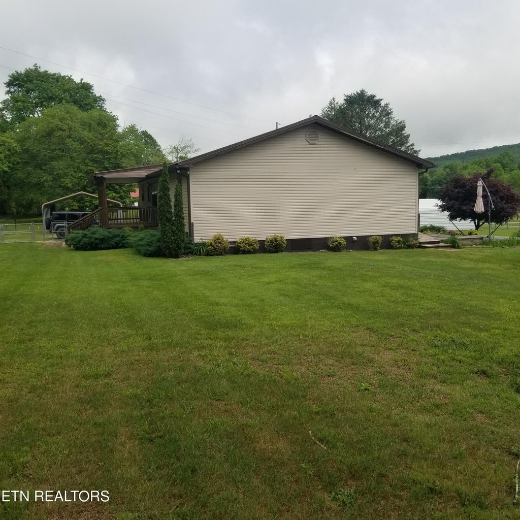 Photo of 206 Woods Rd, Oliver Springs, TN 37840 (MLS # 1262221)