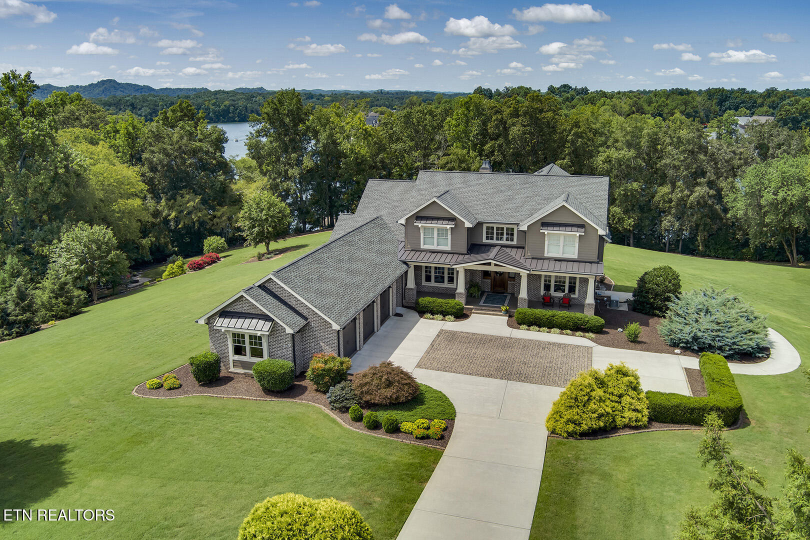 220 Thunder Rd