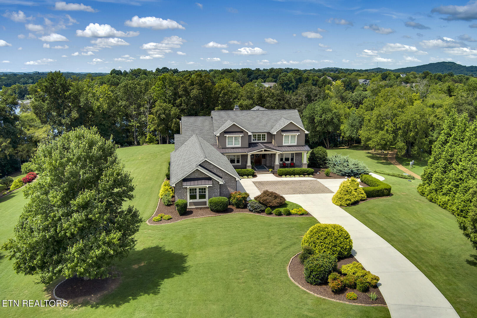 220 Thunder Rd