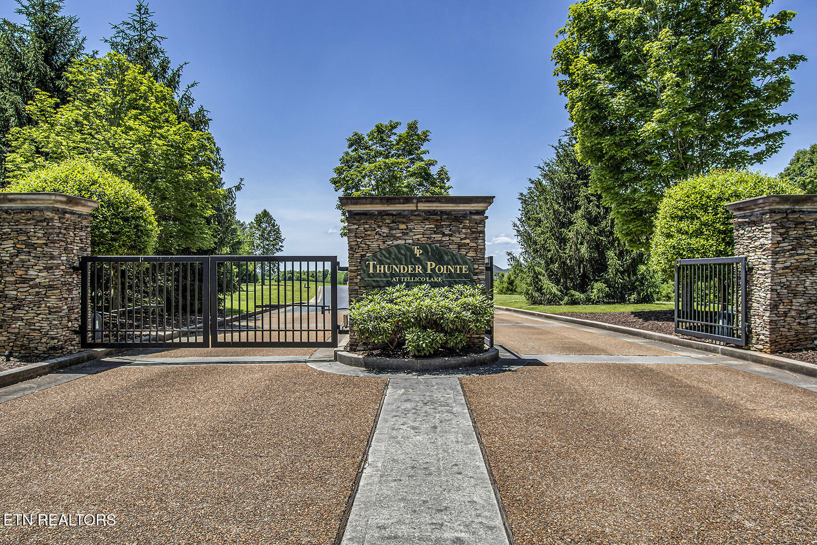220 Thunder Rd