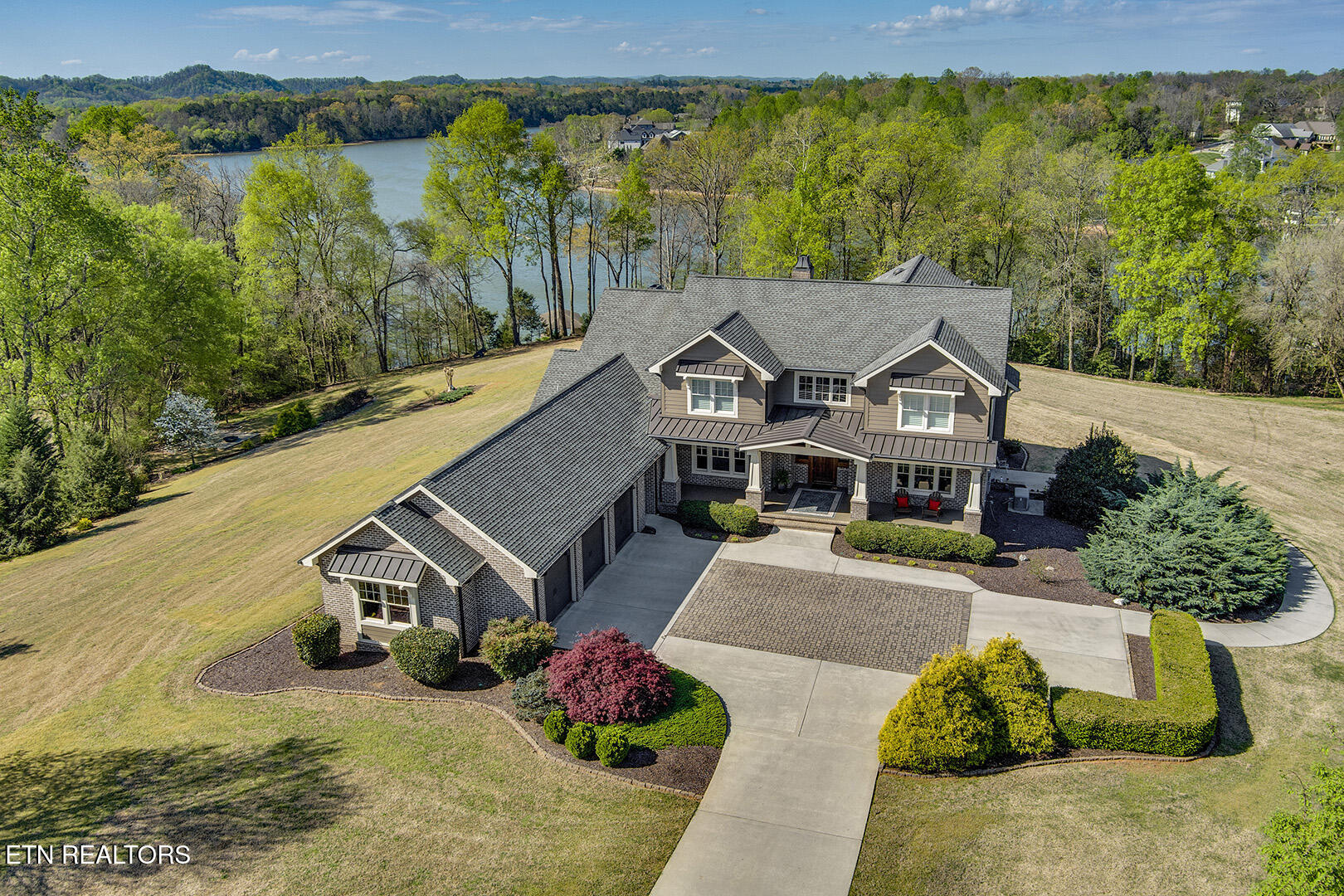 220 Thunder Rd