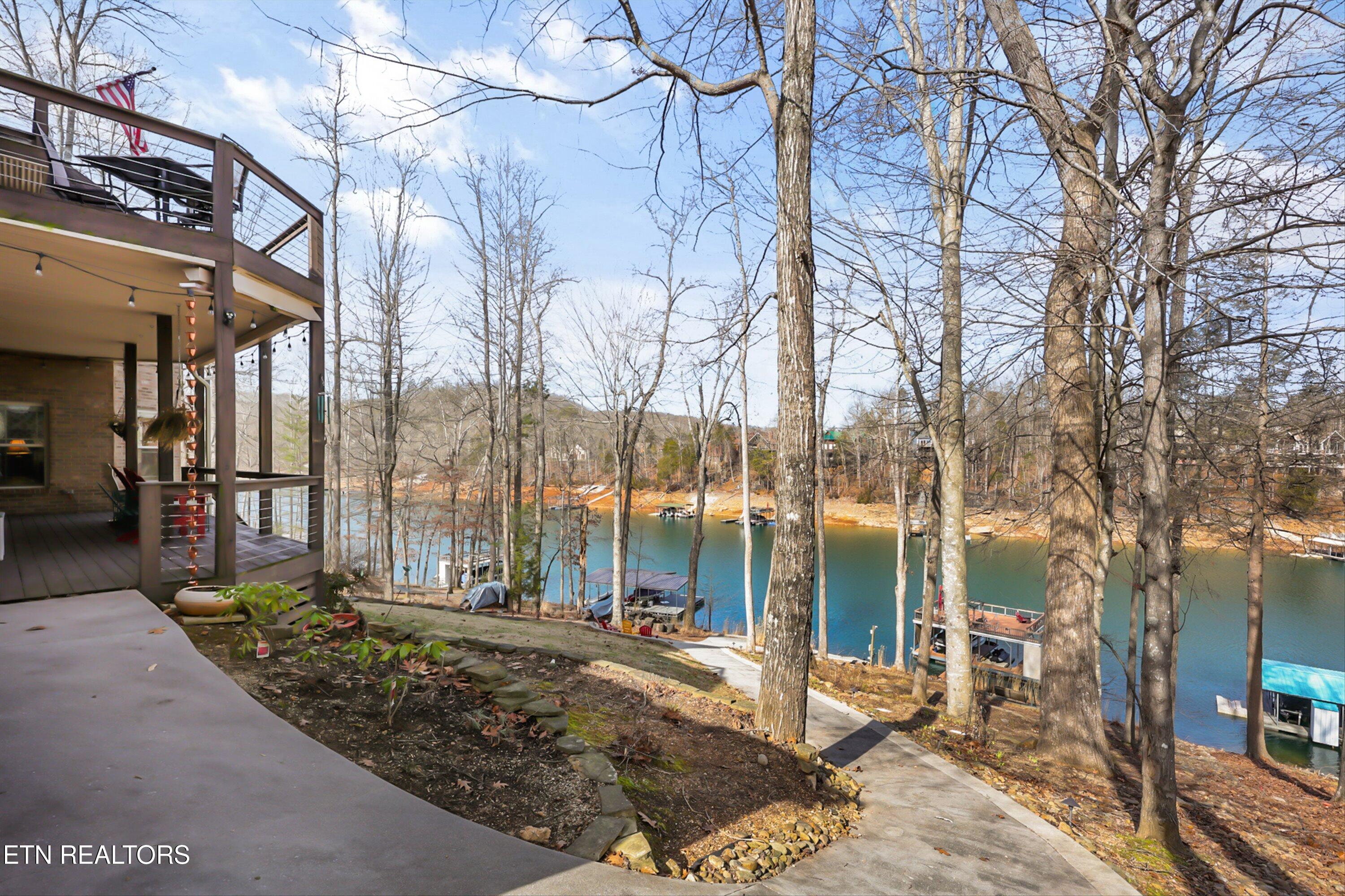 891 Yoakum Hollow Rd