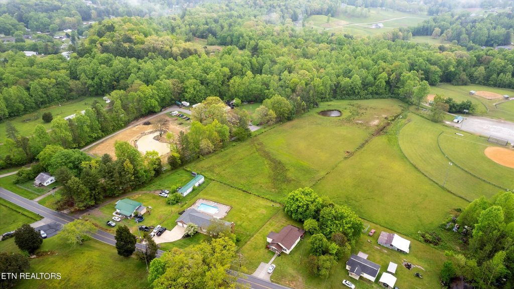 Photo of 1784 Fairview Rd, Oliver Springs, TN 37840 (MLS # 1261165)