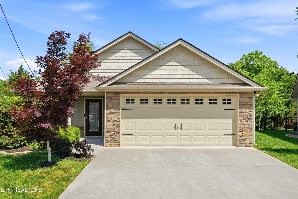 Photo of 1724 Cove Oak Lane, Knoxville, TN 37909 (MLS # 1339602)