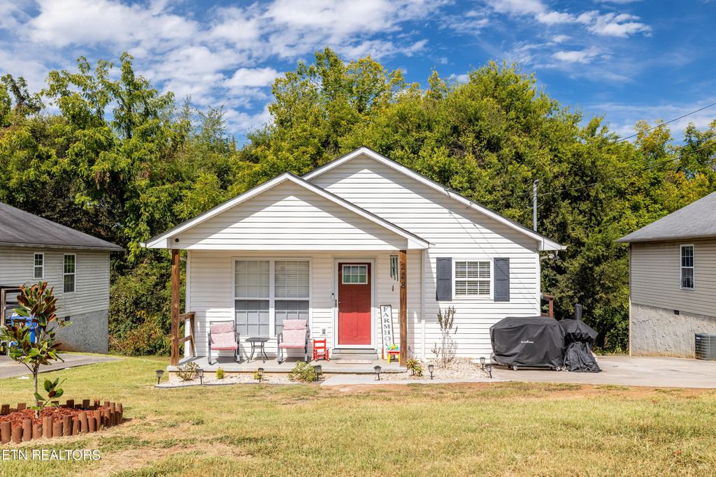 Photo of 228 W Edison St, Alcoa, TN 37701 (MLS # 1240898)