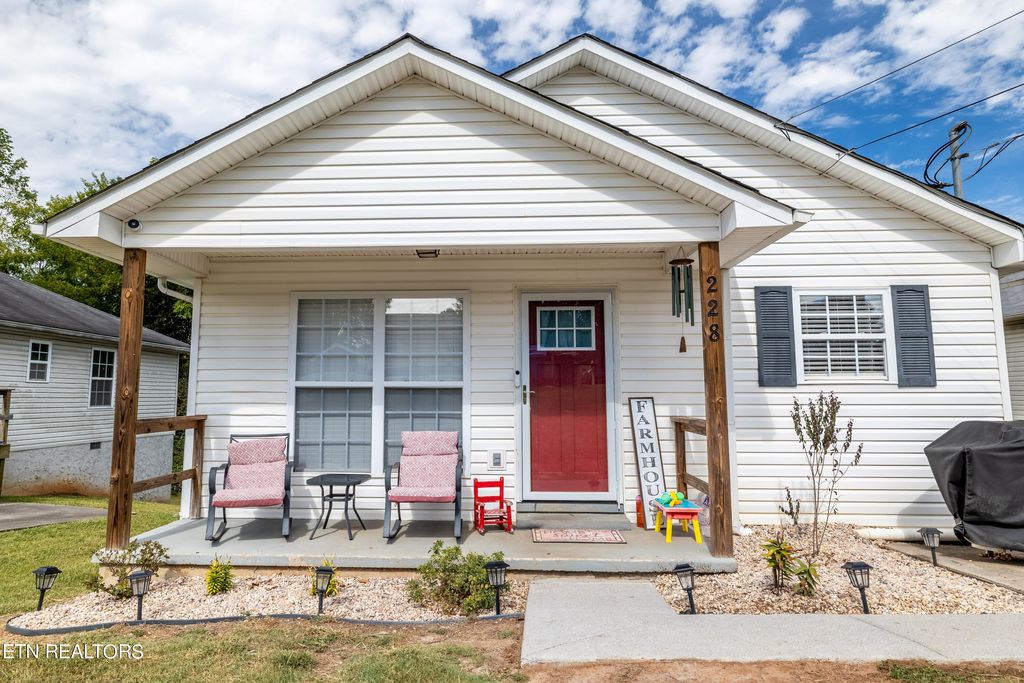 Photo of 228 W Edison St, Alcoa, TN 37701 (MLS # 1240898)