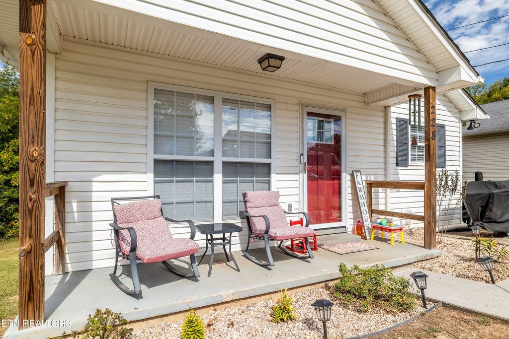 Photo of 228 W Edison St, Alcoa, TN 37701 (MLS # 1240898)