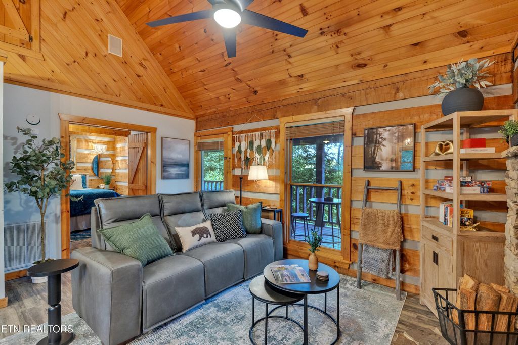 Photo of 2224 Hidden Mountain Rd, Sevierville, TN 37876 (MLS # 1331837)