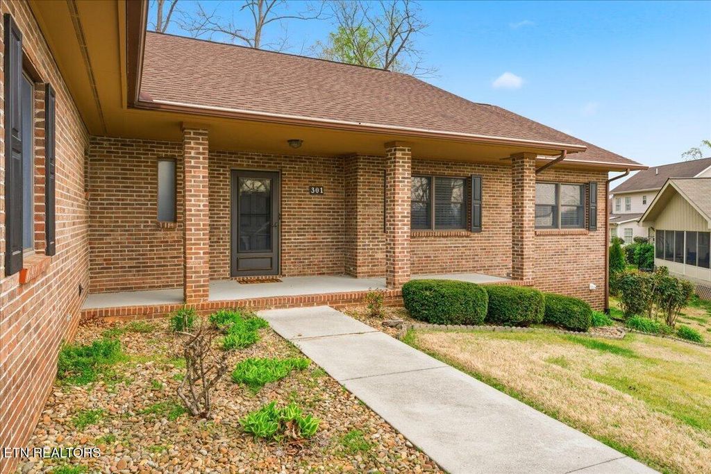 Photo of 301 Cheestana Way, Loudon, TN 37774 (MLS # 1334396)