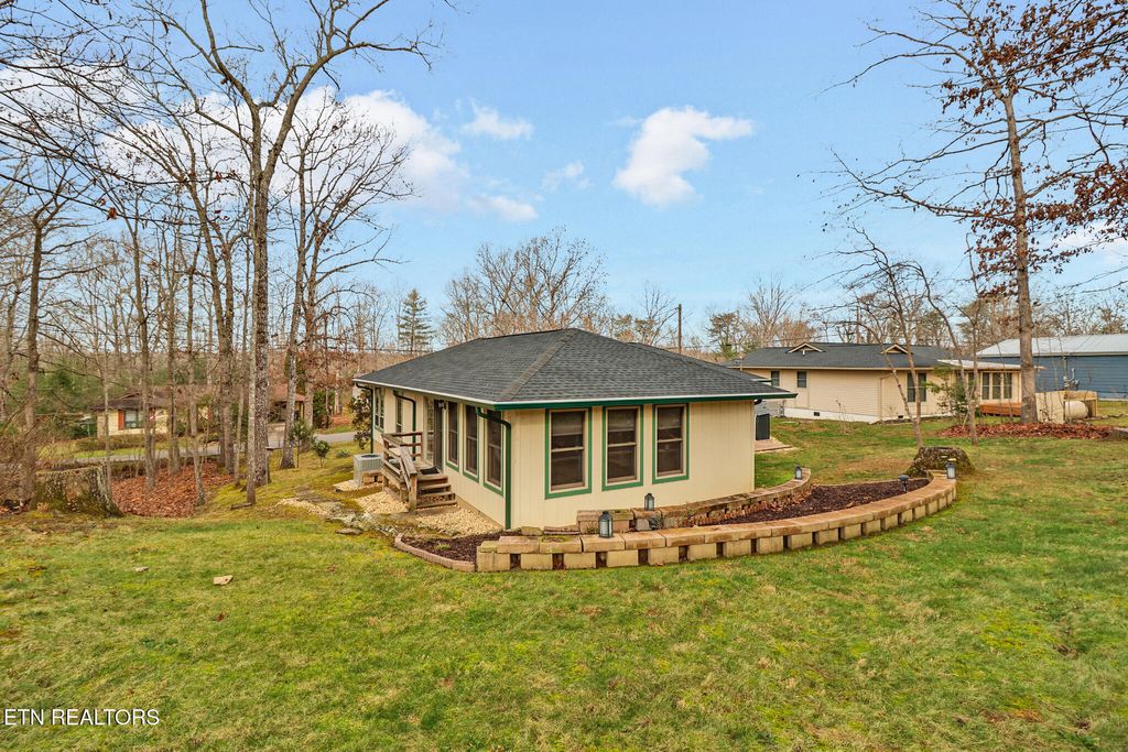 Photo of 114 Lakeshire Drive, Crossville, TN 38558 (MLS # 1324167)