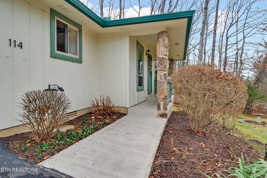 Photo of 114 Lakeshire Drive, Crossville, TN 38558 (MLS # 1324167)