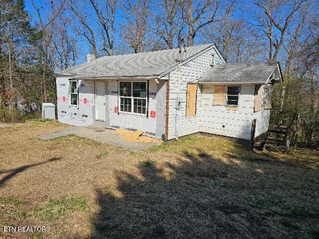 Photo of 301 Emory Heights Rd, Harriman, TN 37748 (MLS # 1293387)