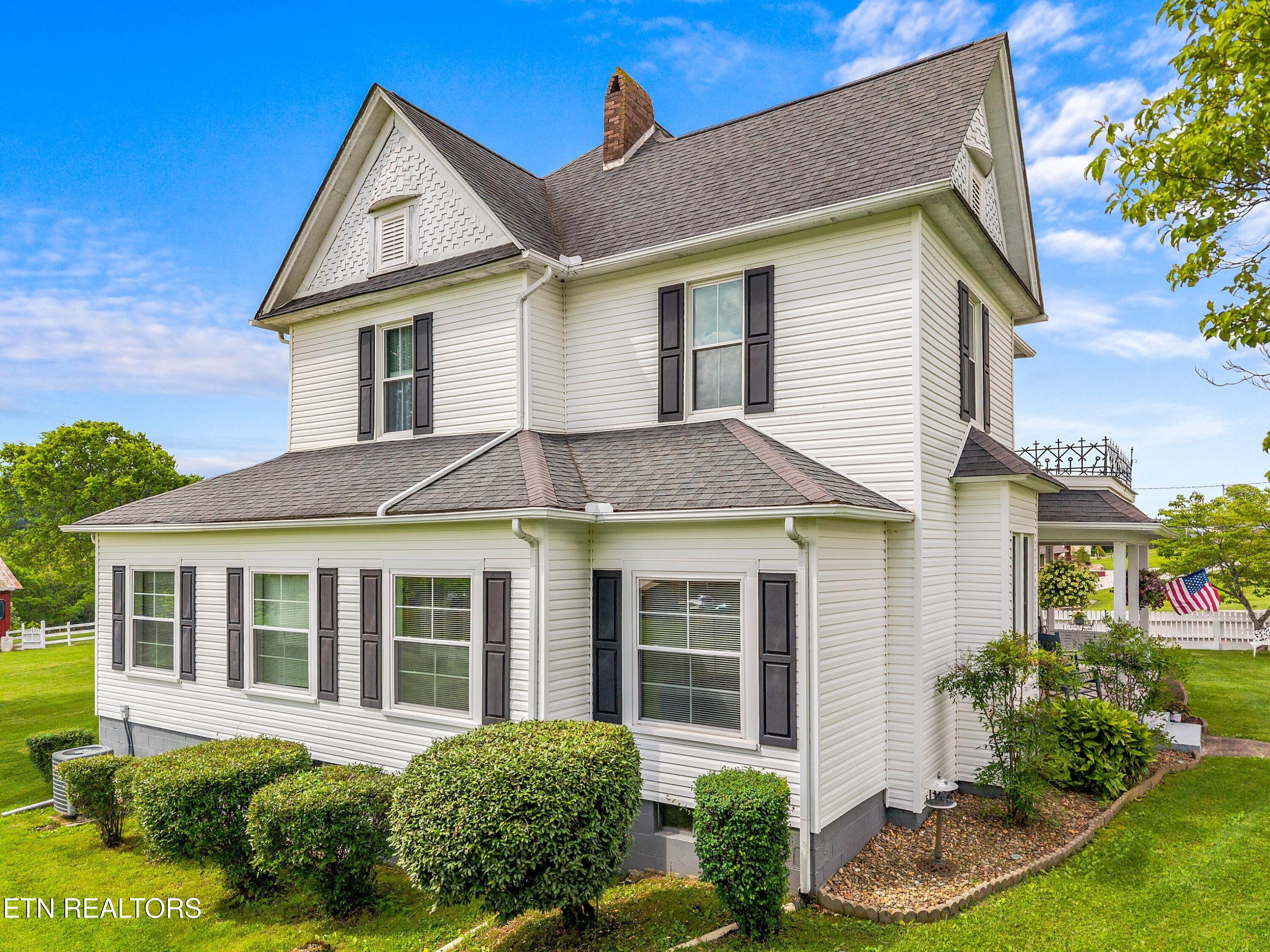 989 E Dumplin Valley Rd
