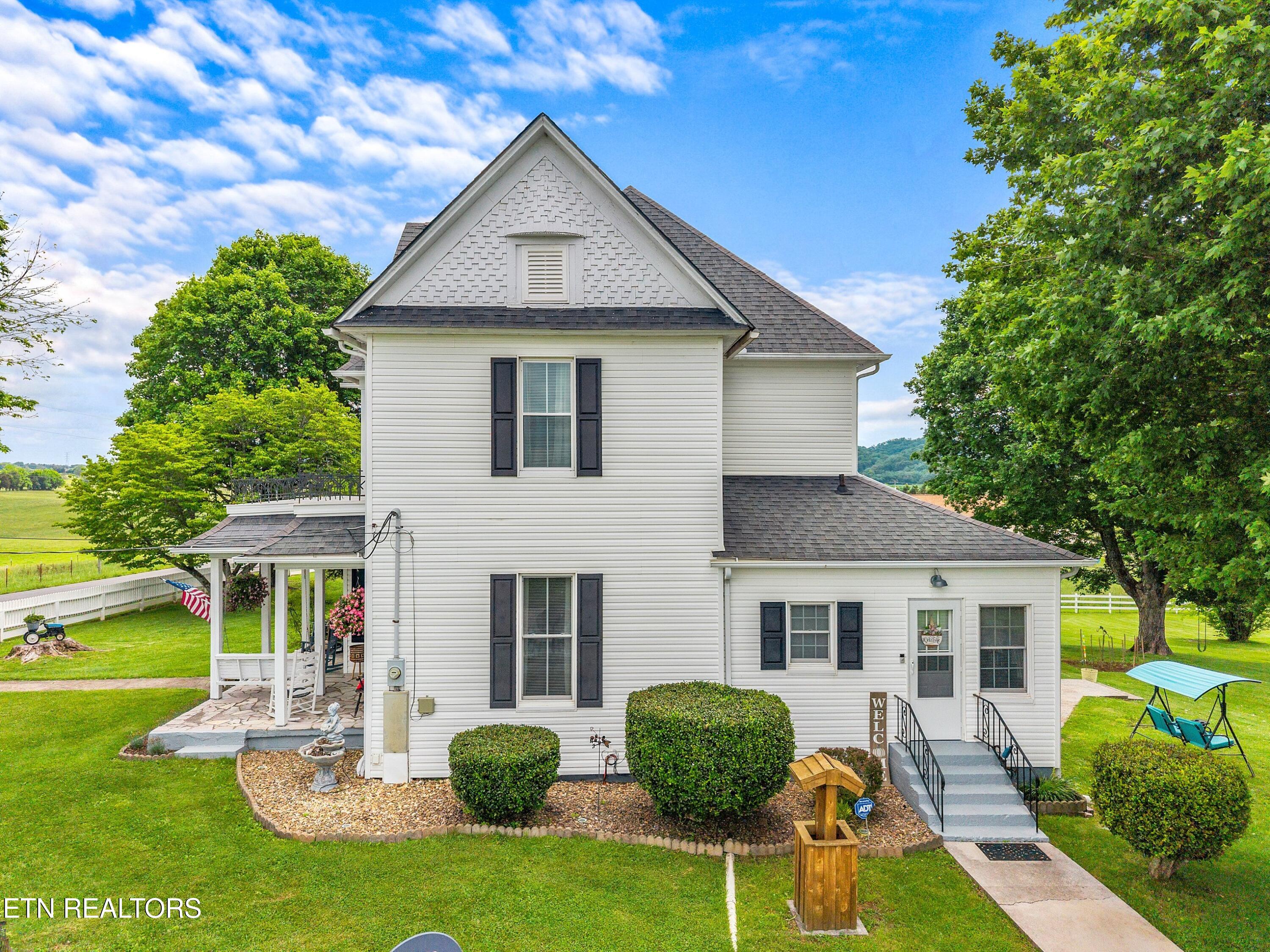 989 E Dumplin Valley Rd