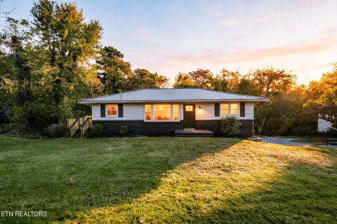 Photo of 610 Scenic Drive, Kingston, TN 37763 (MLS # 1360260)