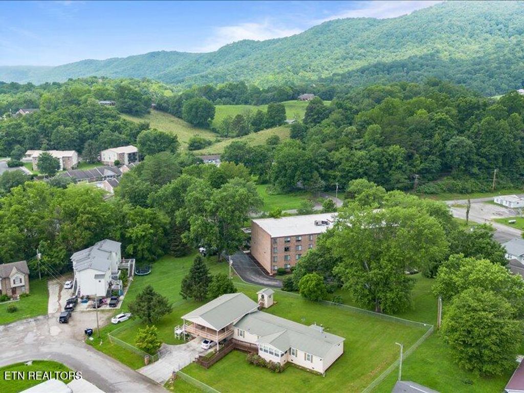 Photo of 205 Ellison Rd, LaFollette, TN 37766 (MLS # 1305350)